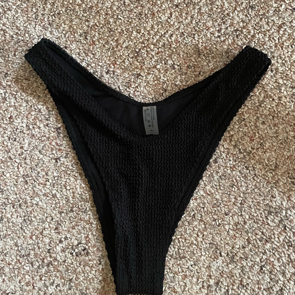 BRAND NEW Shein black bikini bottom size L.